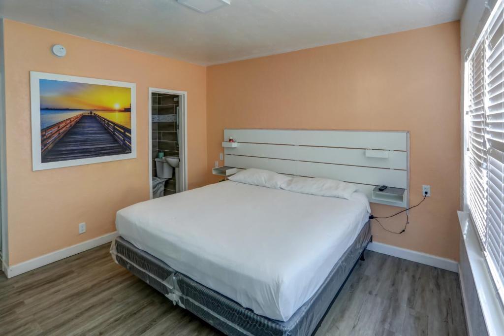 Beach and Town Motel