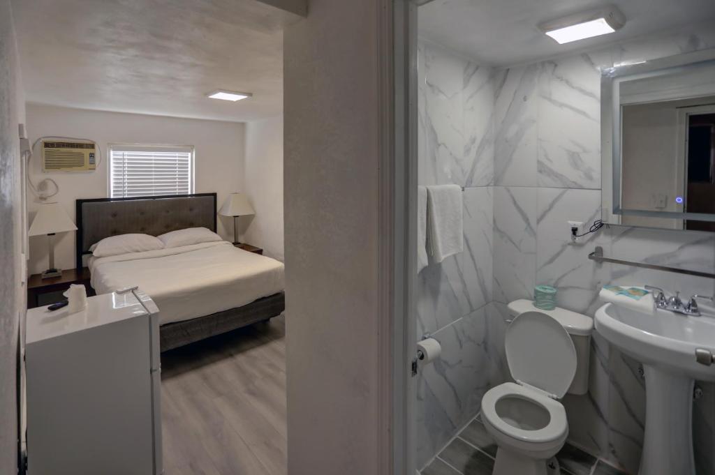 Beach and Town Motel