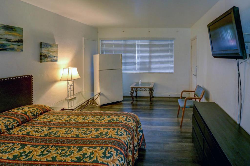 Beach and Town Motel