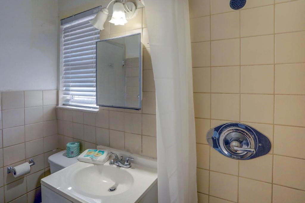 Beach and Town Motel