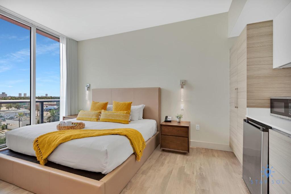 Costa Hollywood Beach