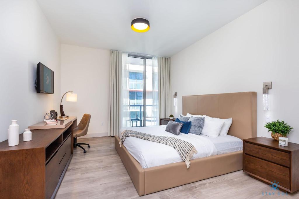 Costa Hollywood Beach