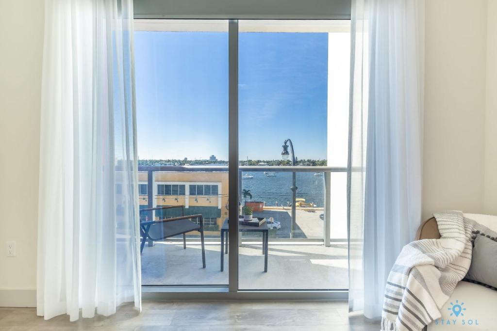 Costa Hollywood Beach