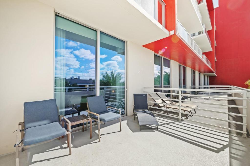 Hollywood Studios Condo Costa