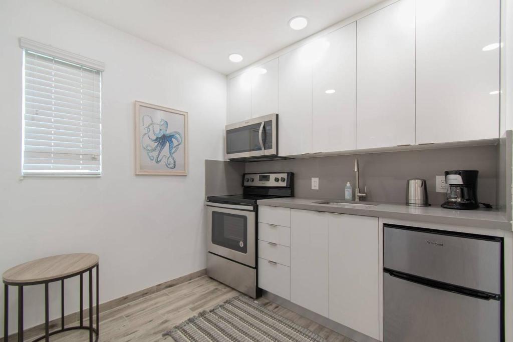 Modern apartment wking bed steps to beach