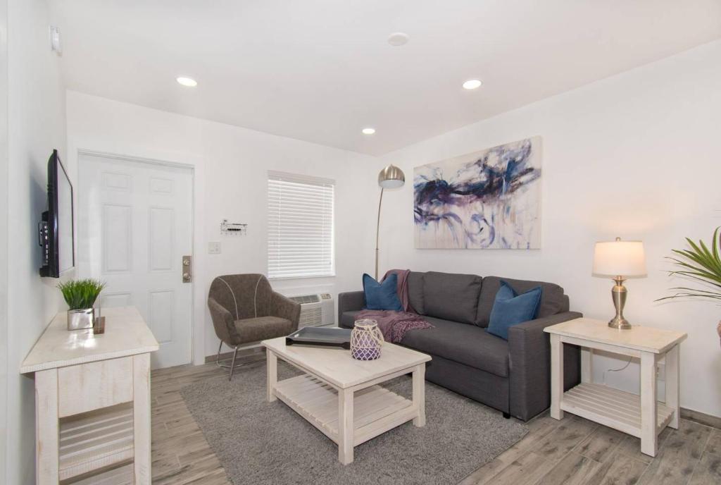 Modern apartment wking bed steps to beach