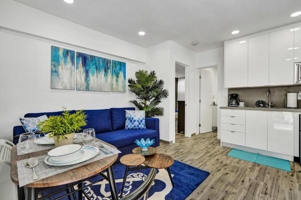 Cozy studio wbeach boardwalk steps kitchen