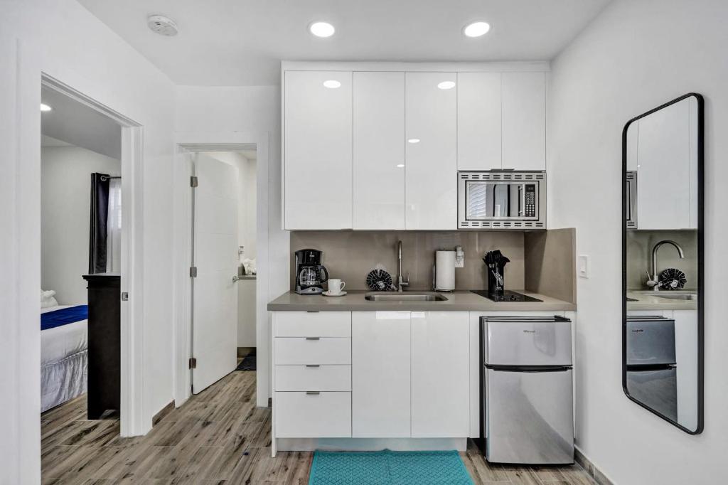 Cozy studio wbeach boardwalk steps kitchen