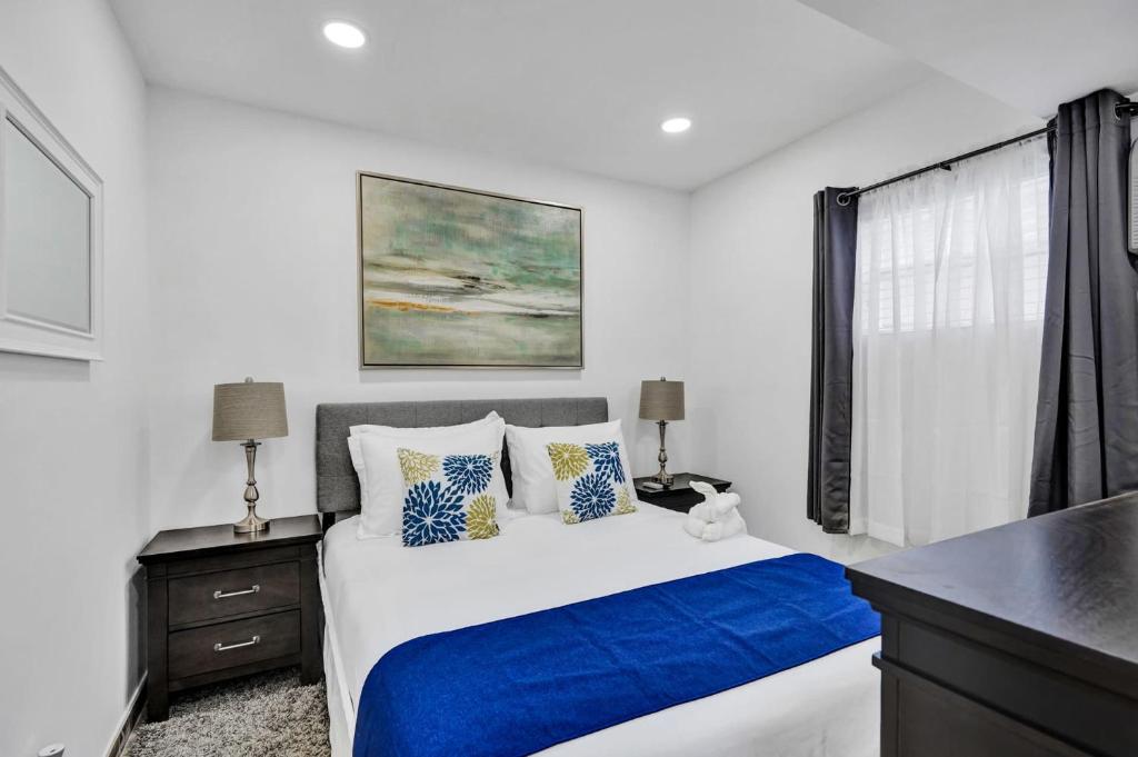 Cozy studio wbeach boardwalk steps kitchen