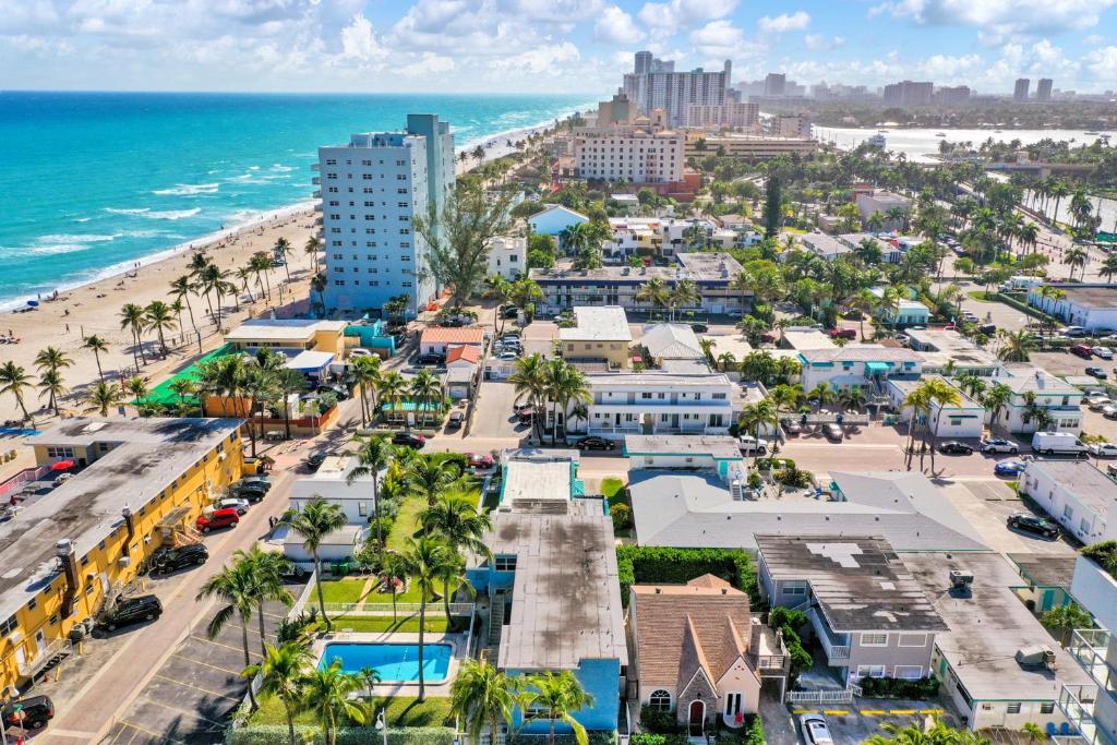 Cozy studio wbeach boardwalk steps kitchen