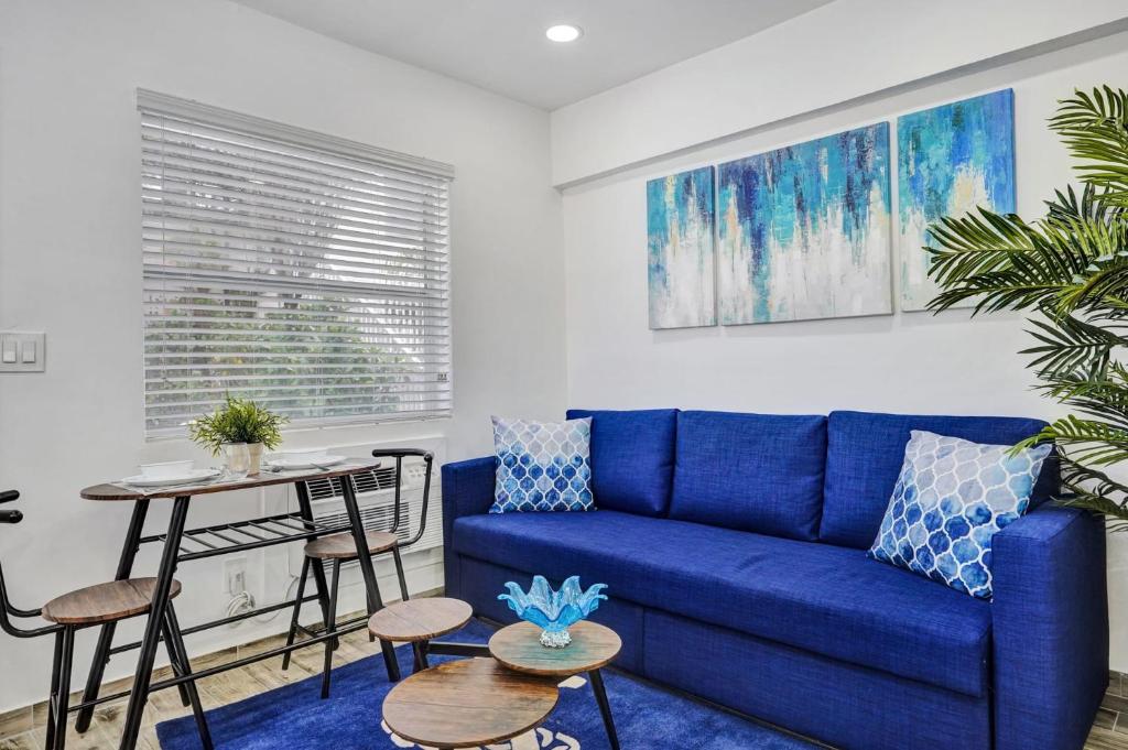 Cozy studio wbeach boardwalk steps kitchen