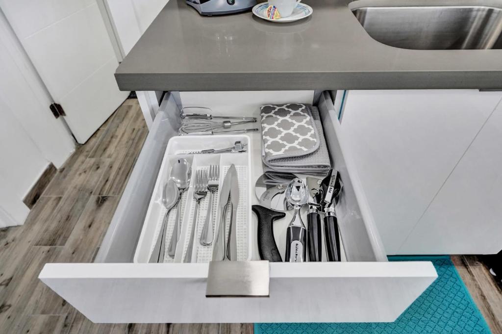 Cozy studio wbeach boardwalk steps kitchen