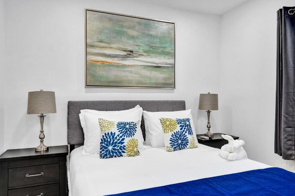 Cozy studio wbeach boardwalk steps kitchen