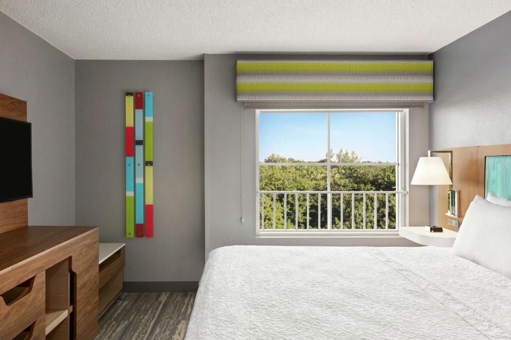 Hampton Inn & Suites Fort Lauderdale Airport