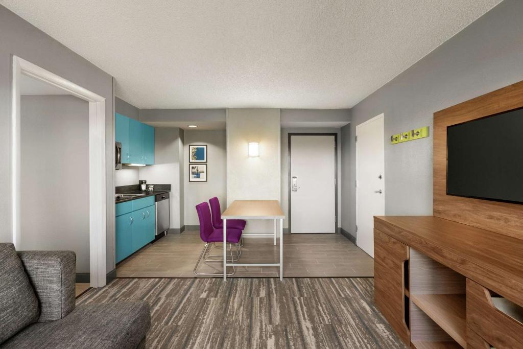 Hampton Inn & Suites Fort Lauderdale Airport