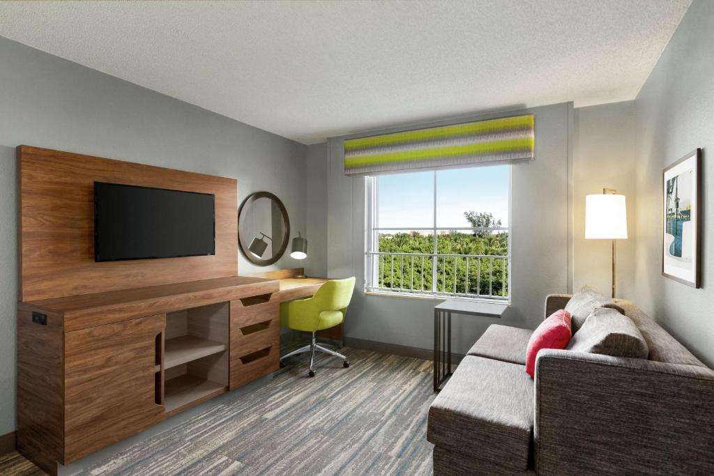 Hampton Inn & Suites Fort Lauderdale Airport