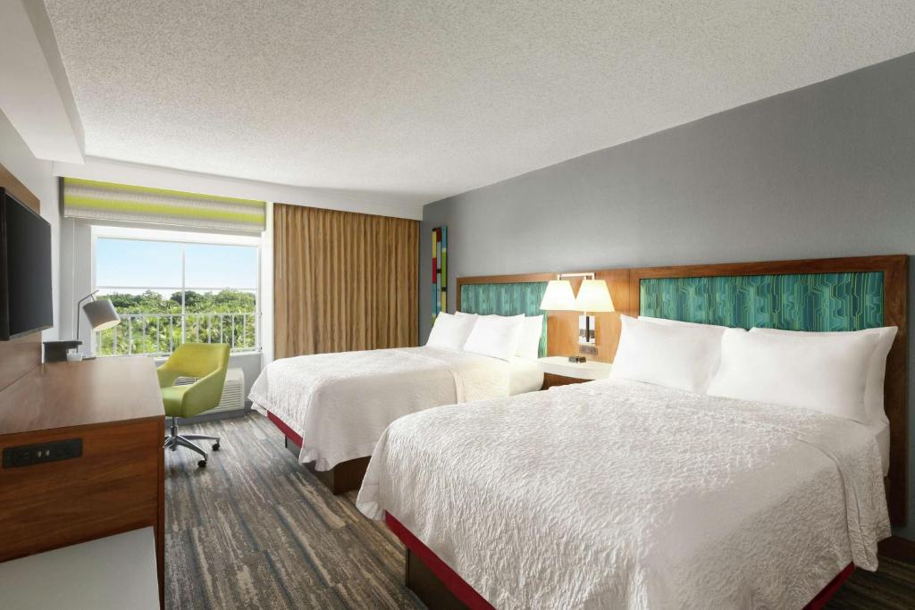Hampton Inn & Suites Fort Lauderdale Airport