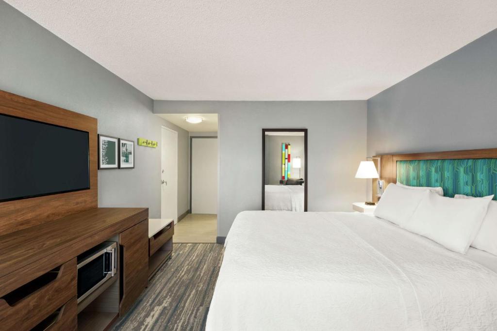 Hampton Inn & Suites Fort Lauderdale Airport