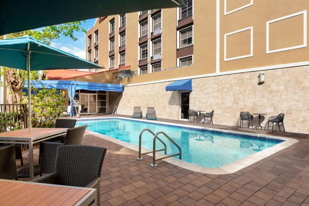 Hampton Inn & Suites Fort Lauderdale Airport