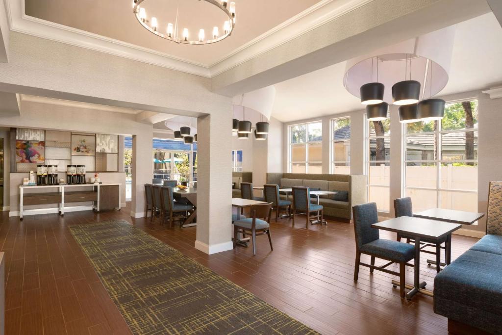 Hampton Inn & Suites Fort Lauderdale Airport