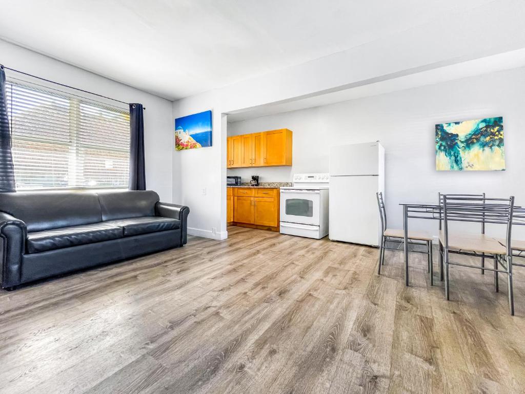 Hollywood Beach Seaside