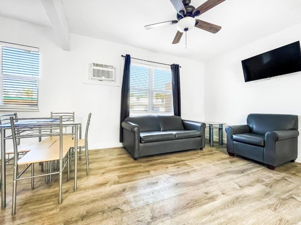 Hollywood Beach Seaside