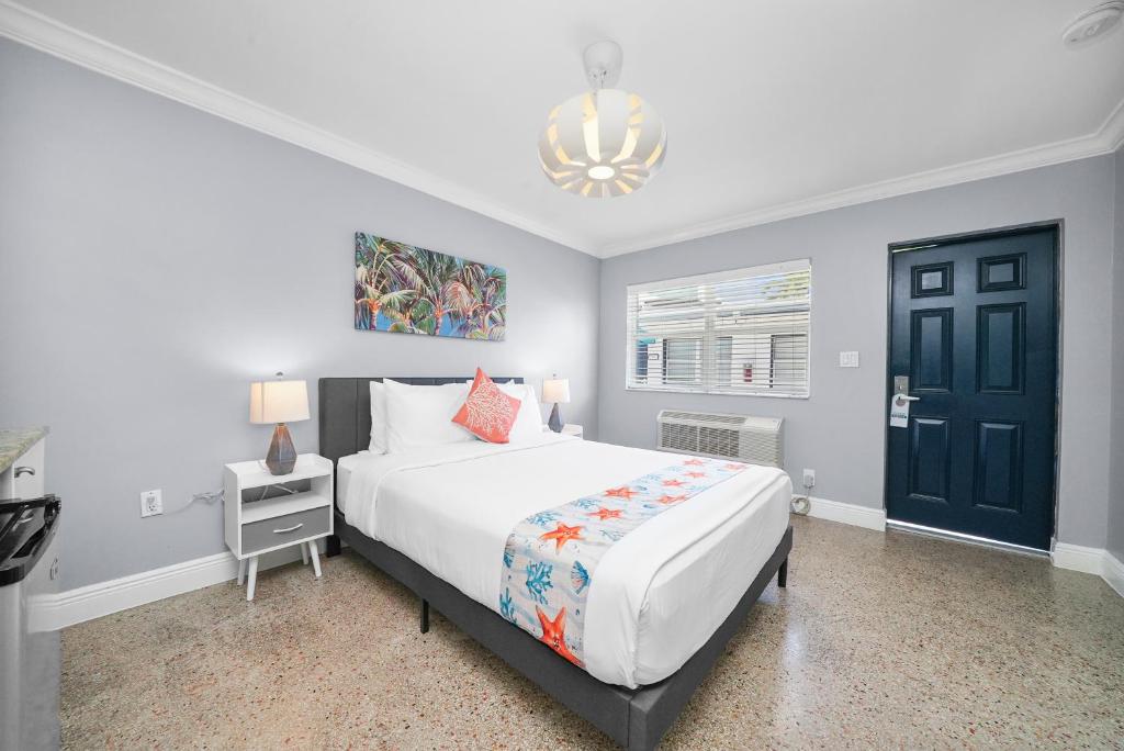 Hollywood Beach Suites and Hotel