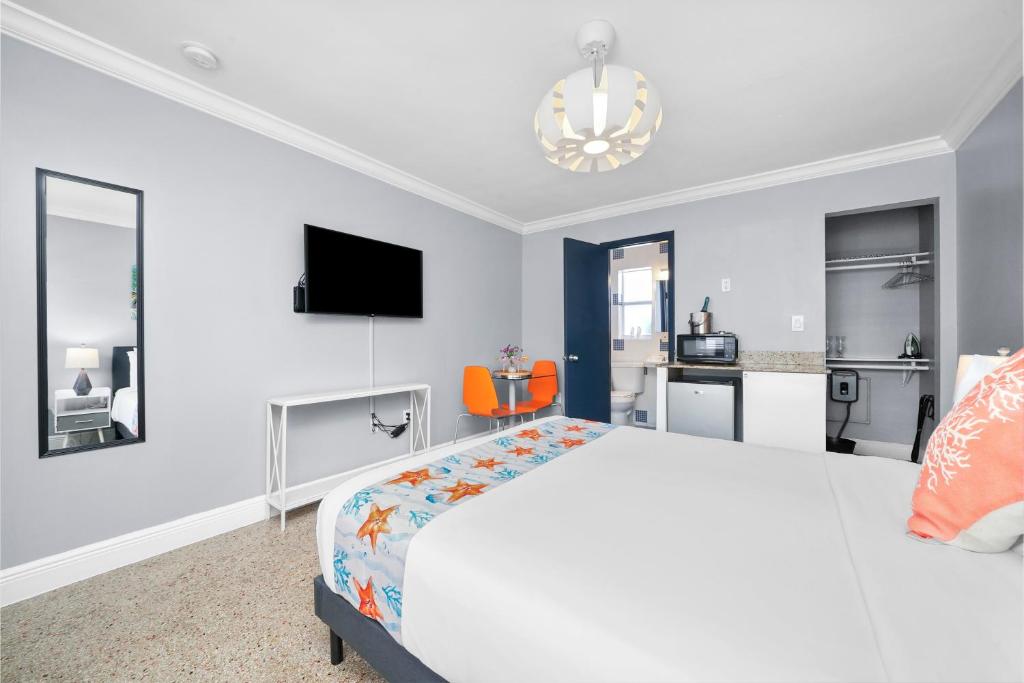 Hollywood Beach Suites and Hotel