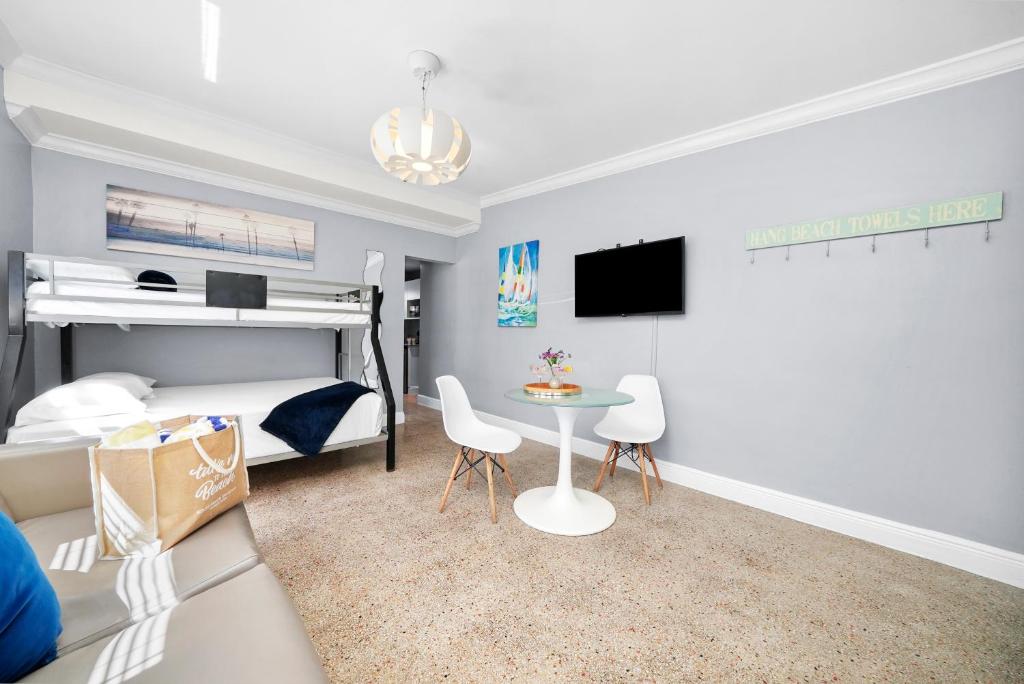 Hollywood Beach Suites and Hotel