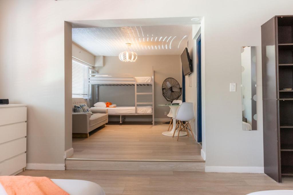 Hollywood Beach Suites and Hotel