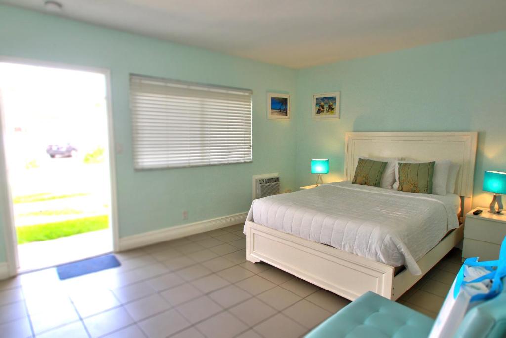 Hollywood Beachside Boutique Suite