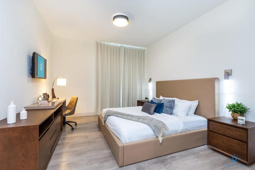 Hollywood Bliss Studio Balcony Beach View