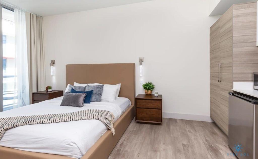 Hollywood Bliss Studio Balcony Beach View