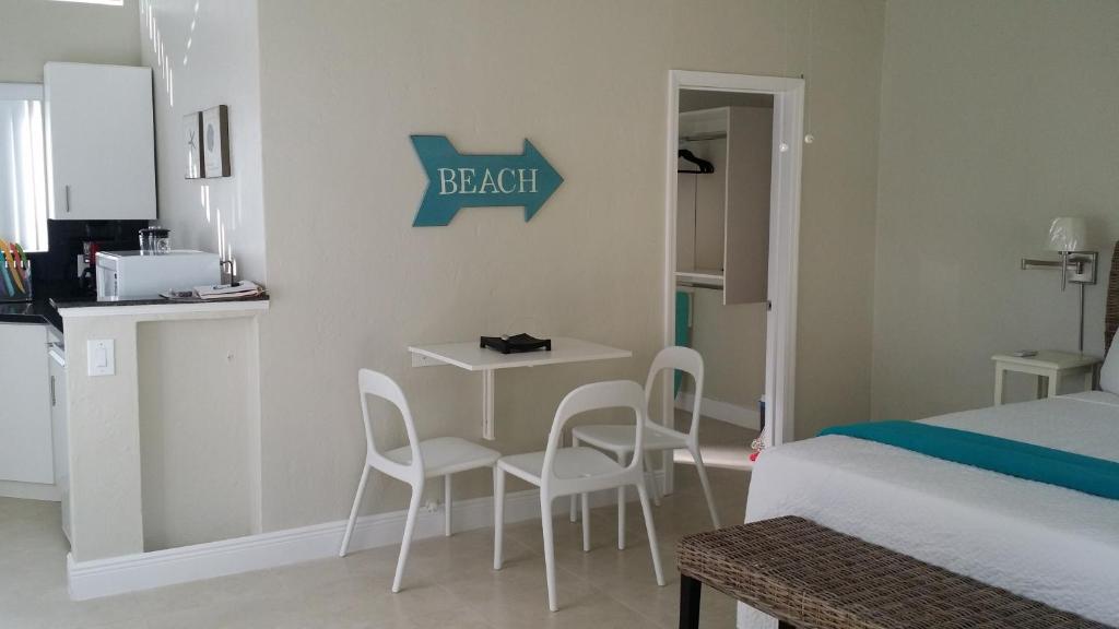 Hollywood Broadwalk Oceanside Hotel