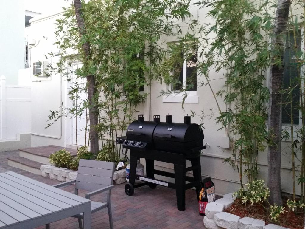 Hollywood Broadwalk Oceanside Hotel