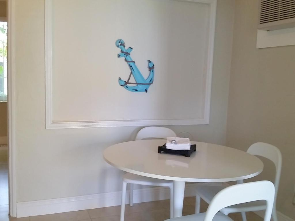 Hollywood Broadwalk Oceanside Hotel