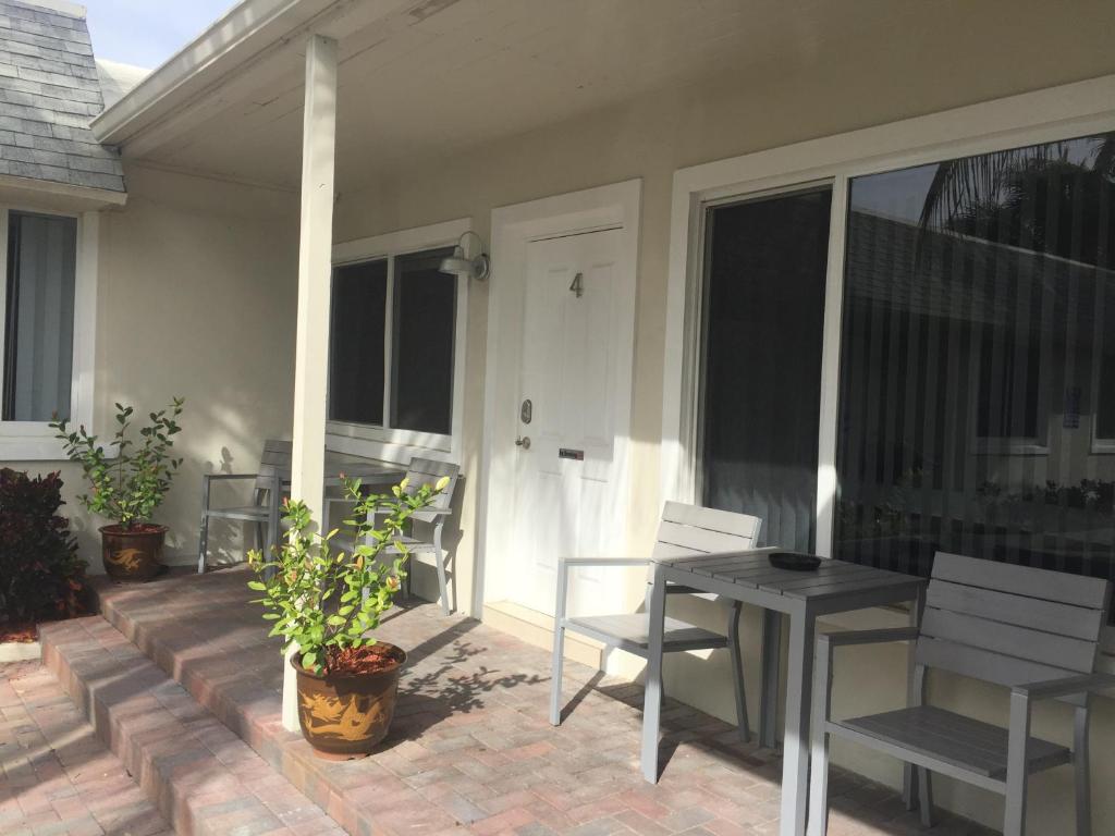 Hollywood Broadwalk Oceanside Hotel