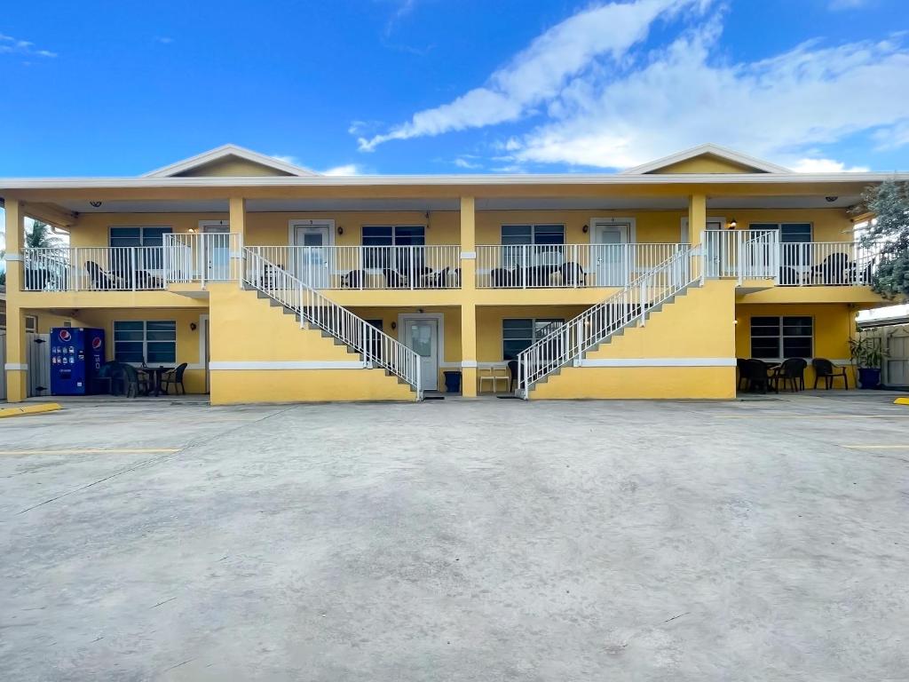 Hollywood by the Sea