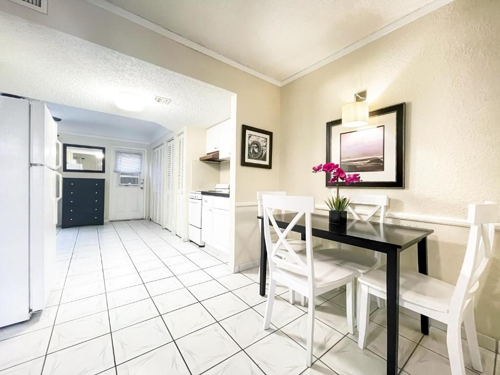 Hollywood by the Sea