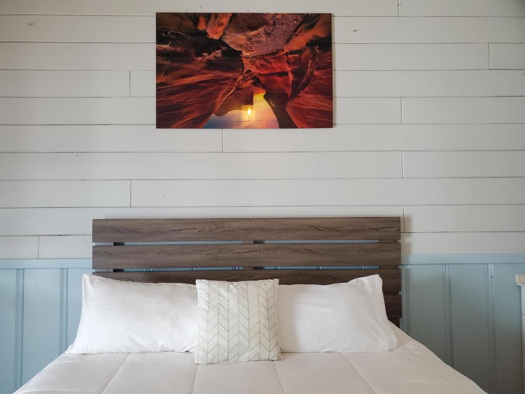 Hollywood Gardens Inn & Suites