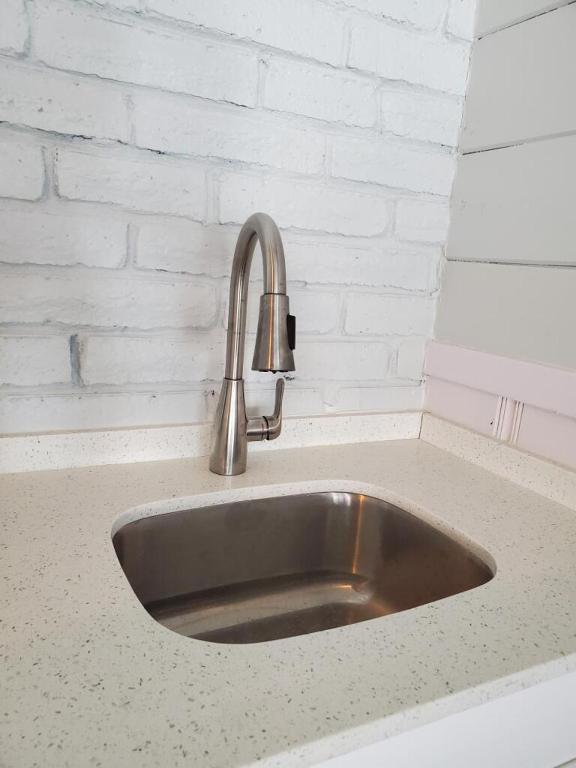 Hollywood Gardens Inn & Suites