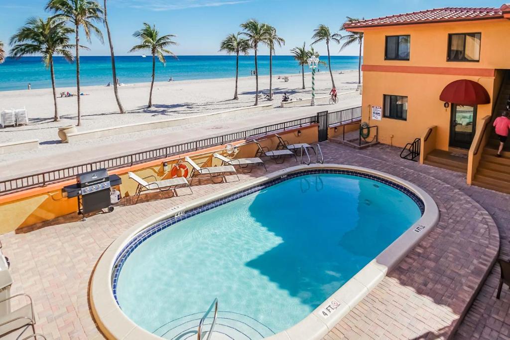 Hollywood Sands Resort