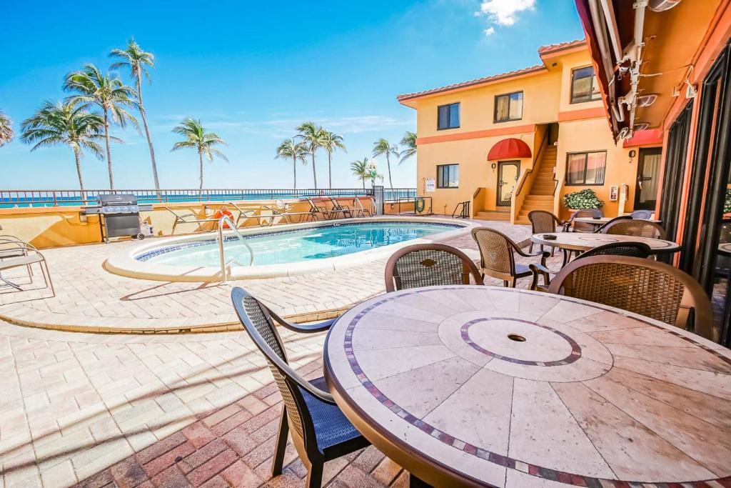 Hollywood Sands Resort