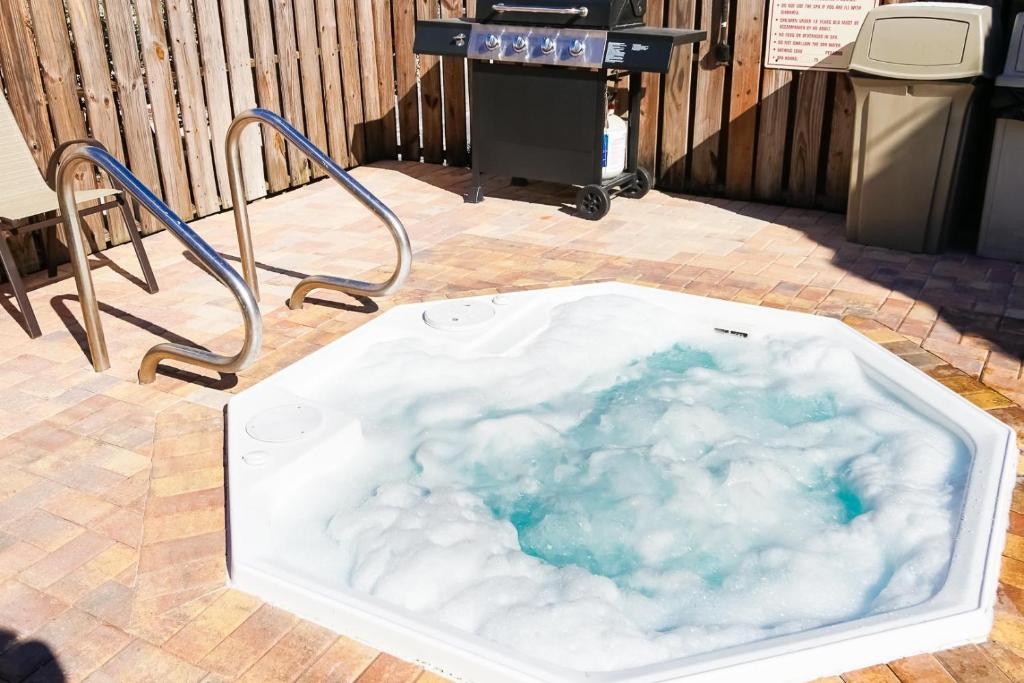 Hollywood Sands Resort