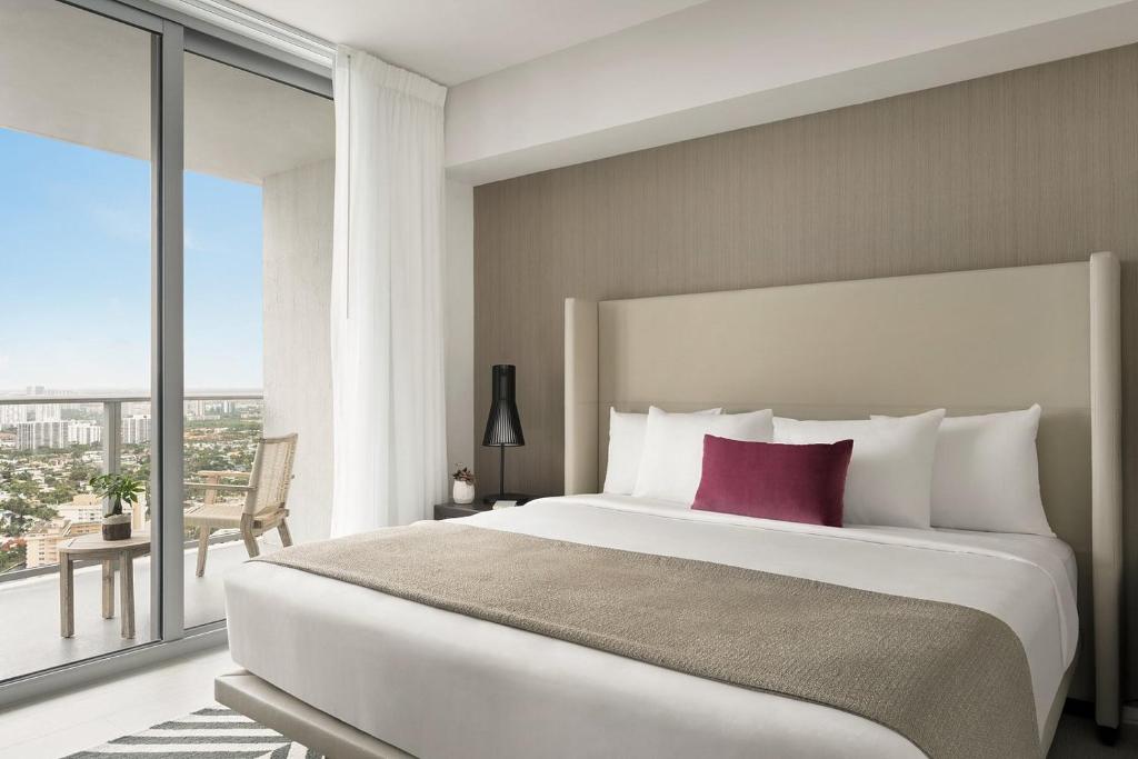 Hyde Beach by Zelloo