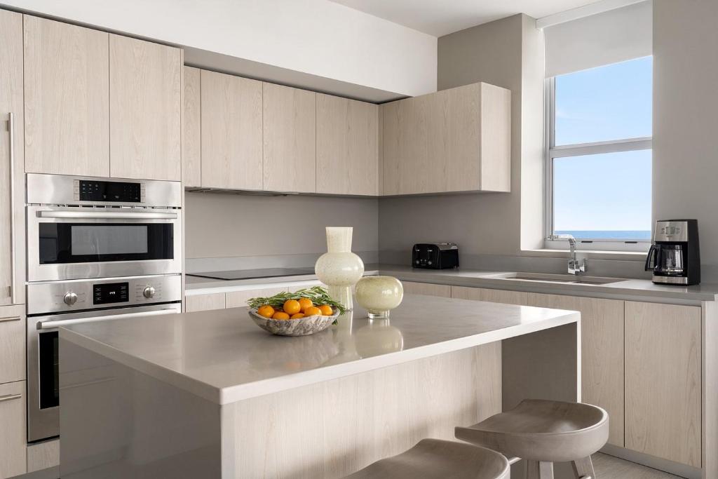 Hyde Beach by Zelloo