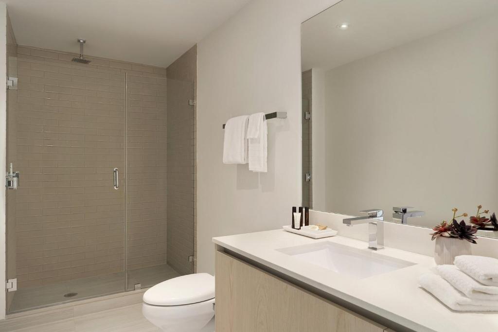 Hyde Beach by Zelloo