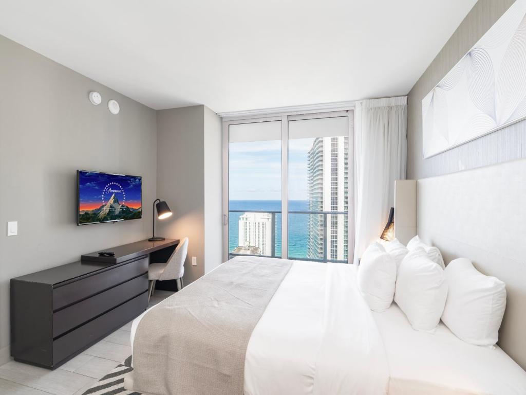 Modern Waterfront Retreat with Scenic Views