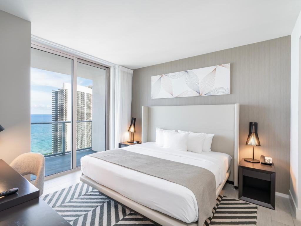 Modern Waterfront Retreat with Scenic Views