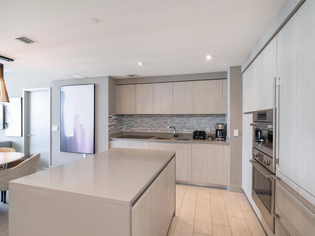 Modern Waterfront Retreat with Scenic Views